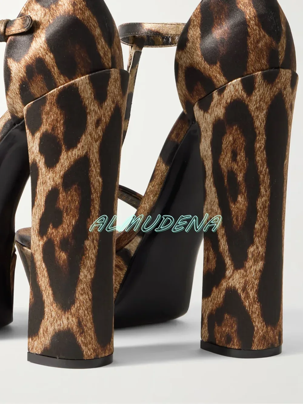 Sandali con plateau in raso lu - Leopard Print Heels recensione e prezzo